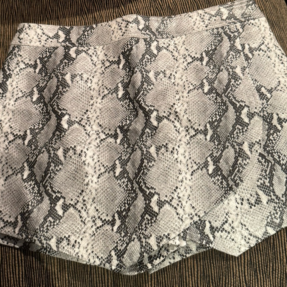 Women's Vegan Leather Snakeskin Print Skort